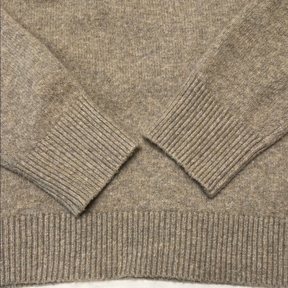 Abercrombie & Fitch Women’s Crewneck Sweater - Picture 5 of 6